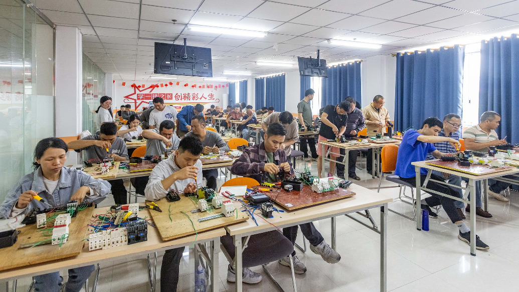 夏天这类职业“爆单”了！日薪高至1000元，你能胜任吗？